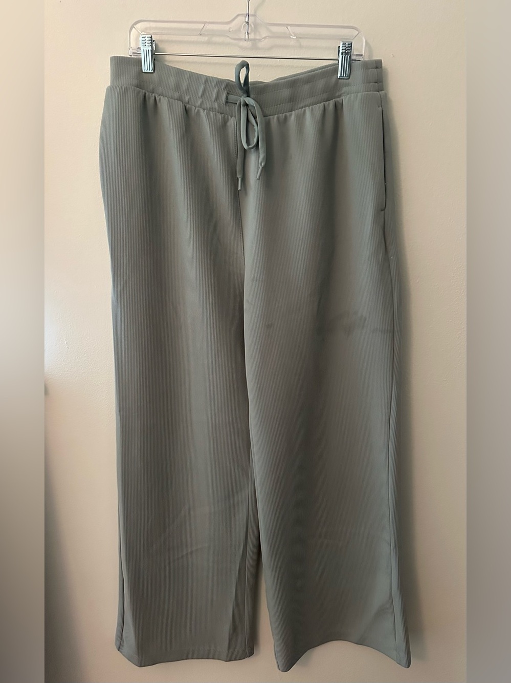all in motion Sage Green set size large - Picture 7 of 12